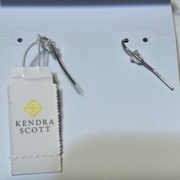 Kendra Scott NWT ELLE INTARISA EARRINGS LIGHT BLUE SMITHSONITE/BLUE GLASS UNIQUE - Picture 3 of 3